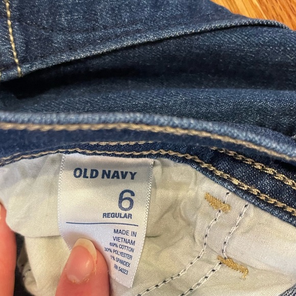 Old Navy “Sweetheart” Style Denim  Capris - Picture 4 of 4